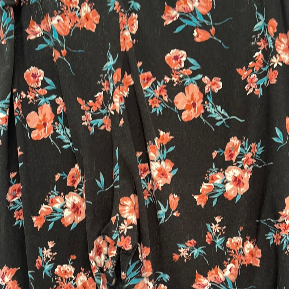 Maurices Black and Red Leggings with Floral Elegance - Picture 4 of 4